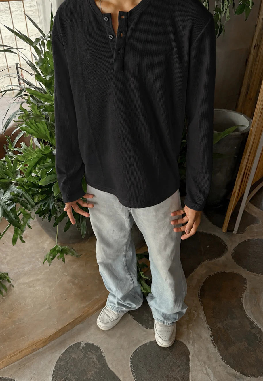 FULL SLEEVE HENLEY T-SHIRT – BLACK