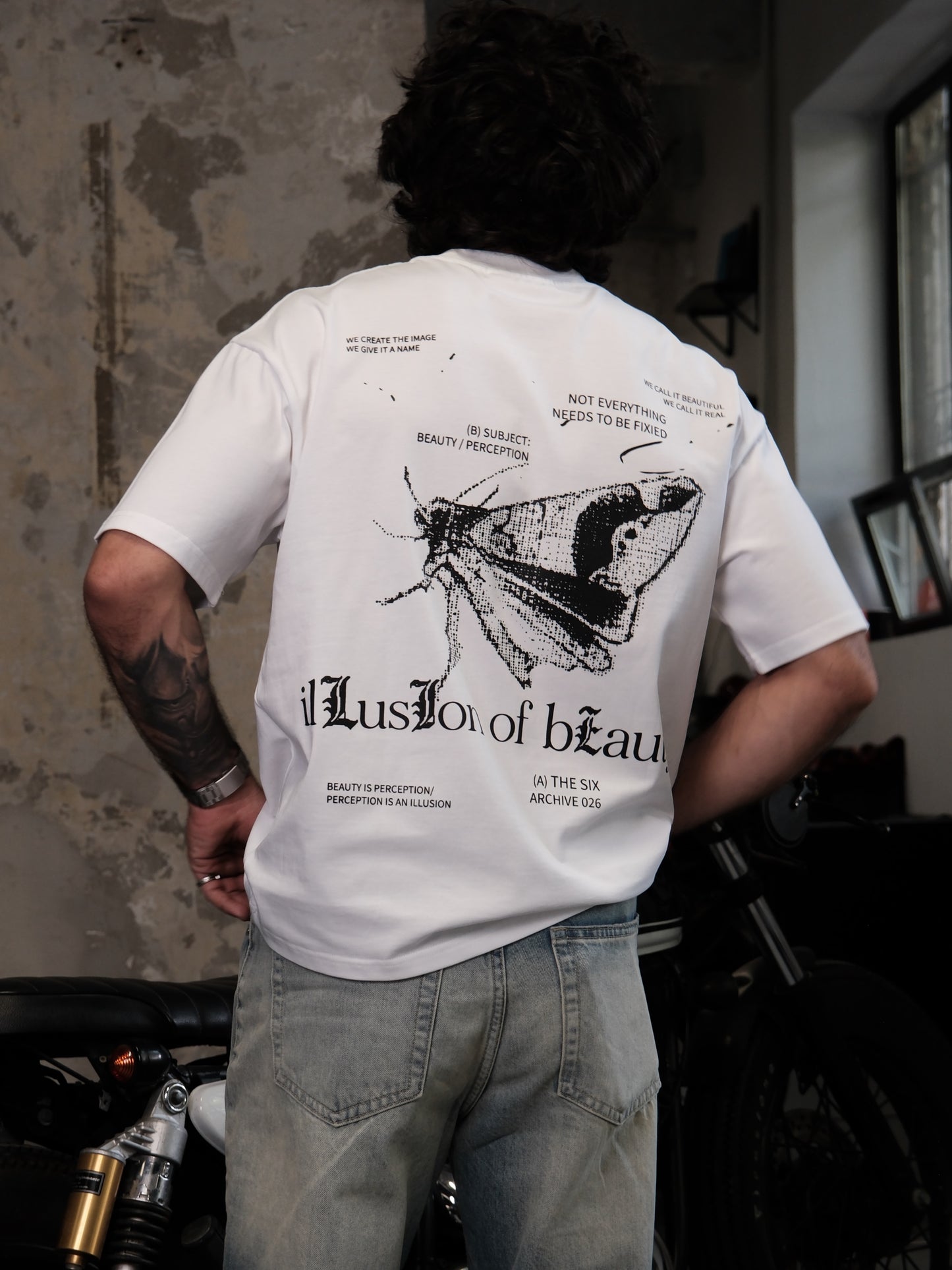 T-shirt illusion white