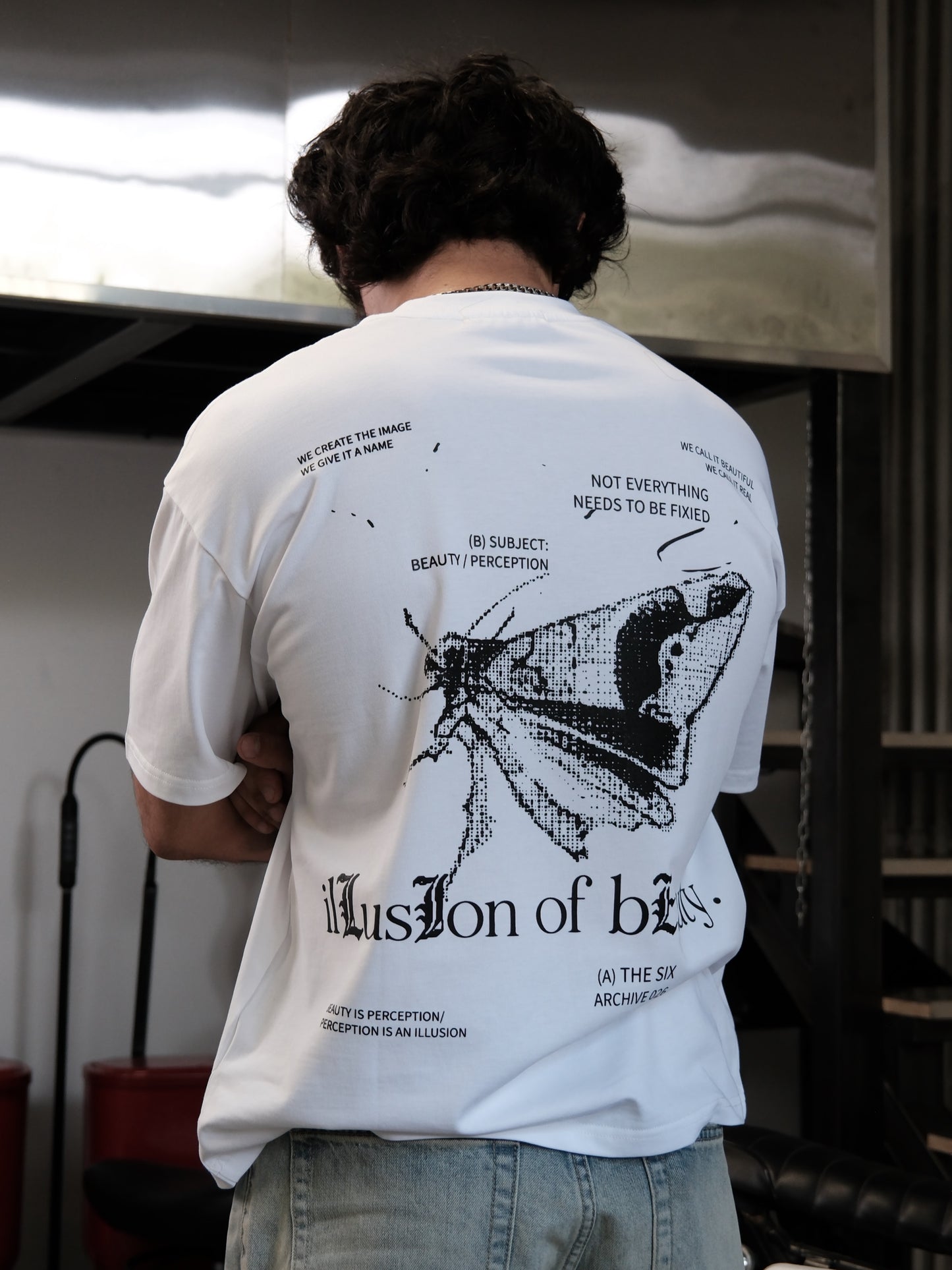 T-shirt illusion white